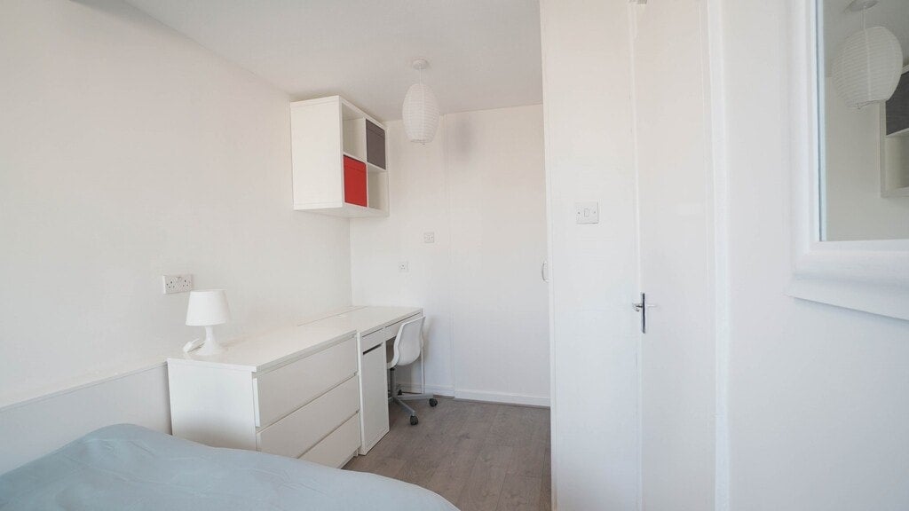 Room Portia Way in Greater London