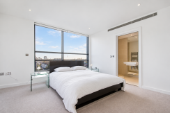 Flat Holland Park Avenue in Greater London