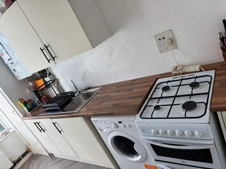 Room York Road in Greater London
