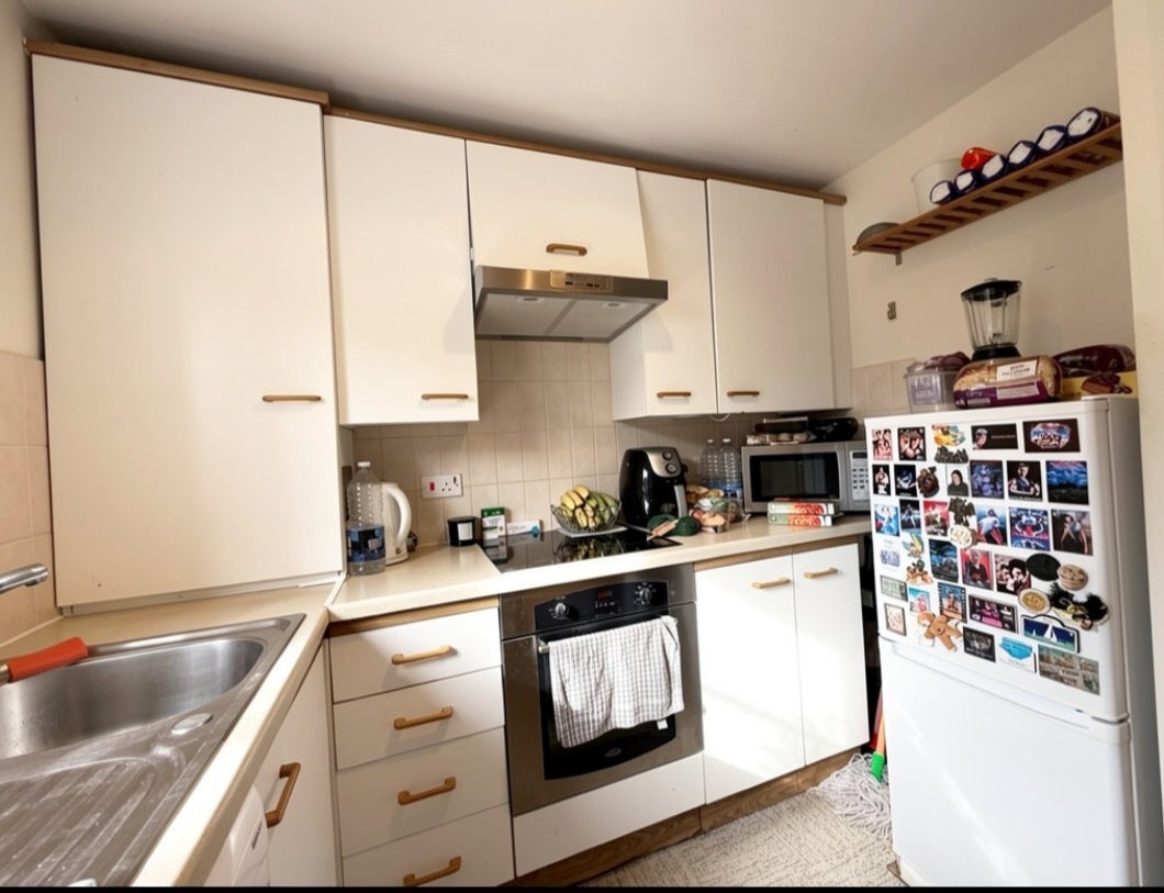 Flat Glenton Road in Greater London