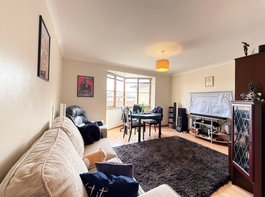 Flat Glenton Road in Greater London