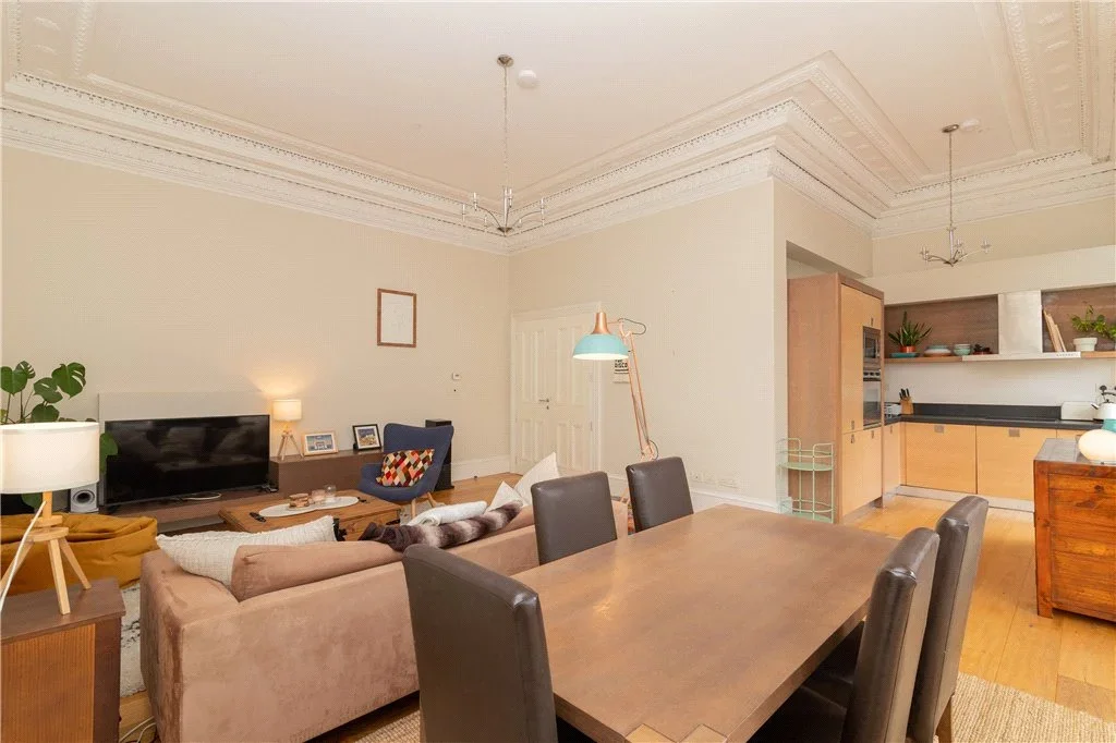Flat Botanic Crescent in Glasgow