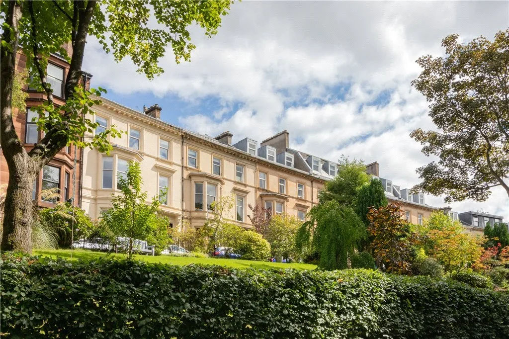 Flat Botanic Crescent in Glasgow