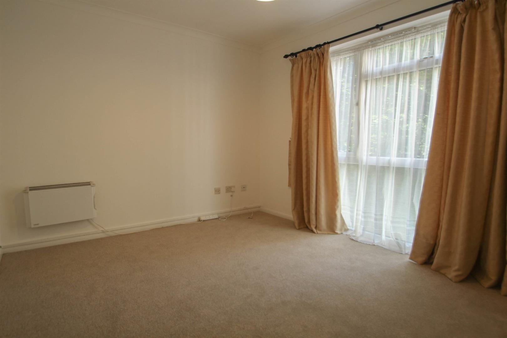 Flat Upper Gordon Road in Surrey Heath