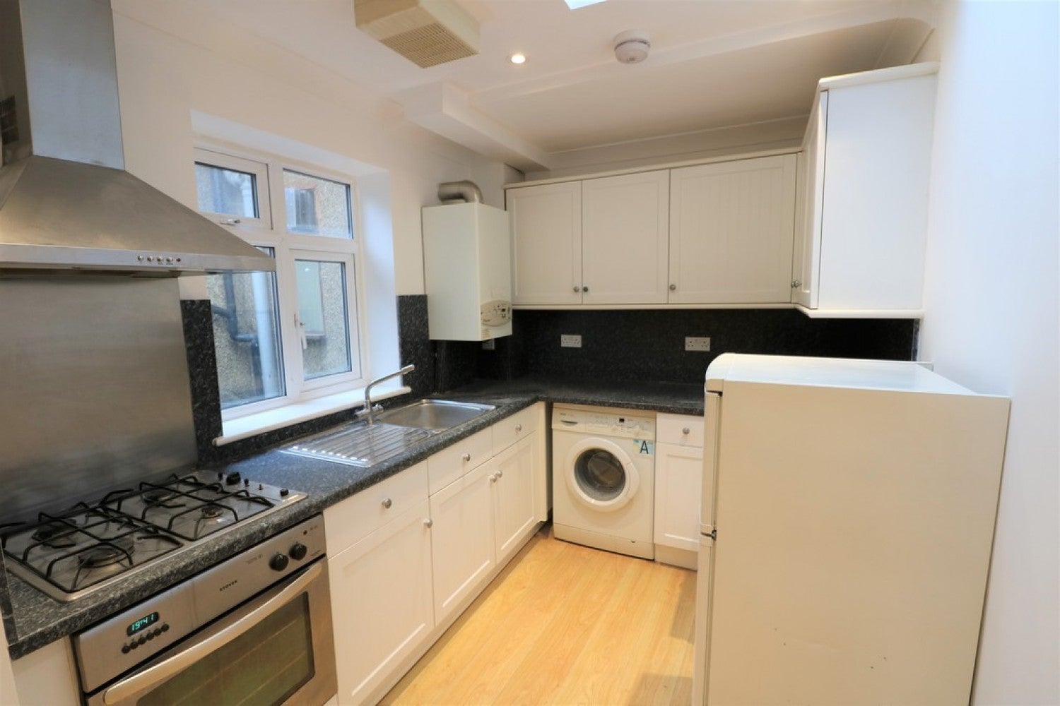 Flat Lower Addiscombe Road in Greater London