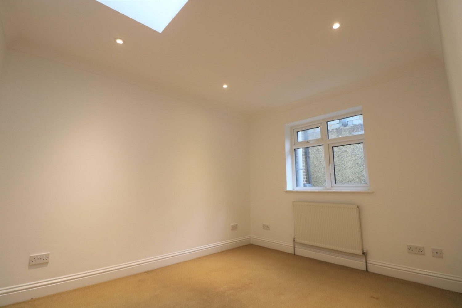 Flat Lower Addiscombe Road in Greater London