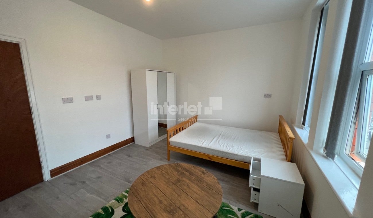 Flat Whitchurch Road in Cardiff