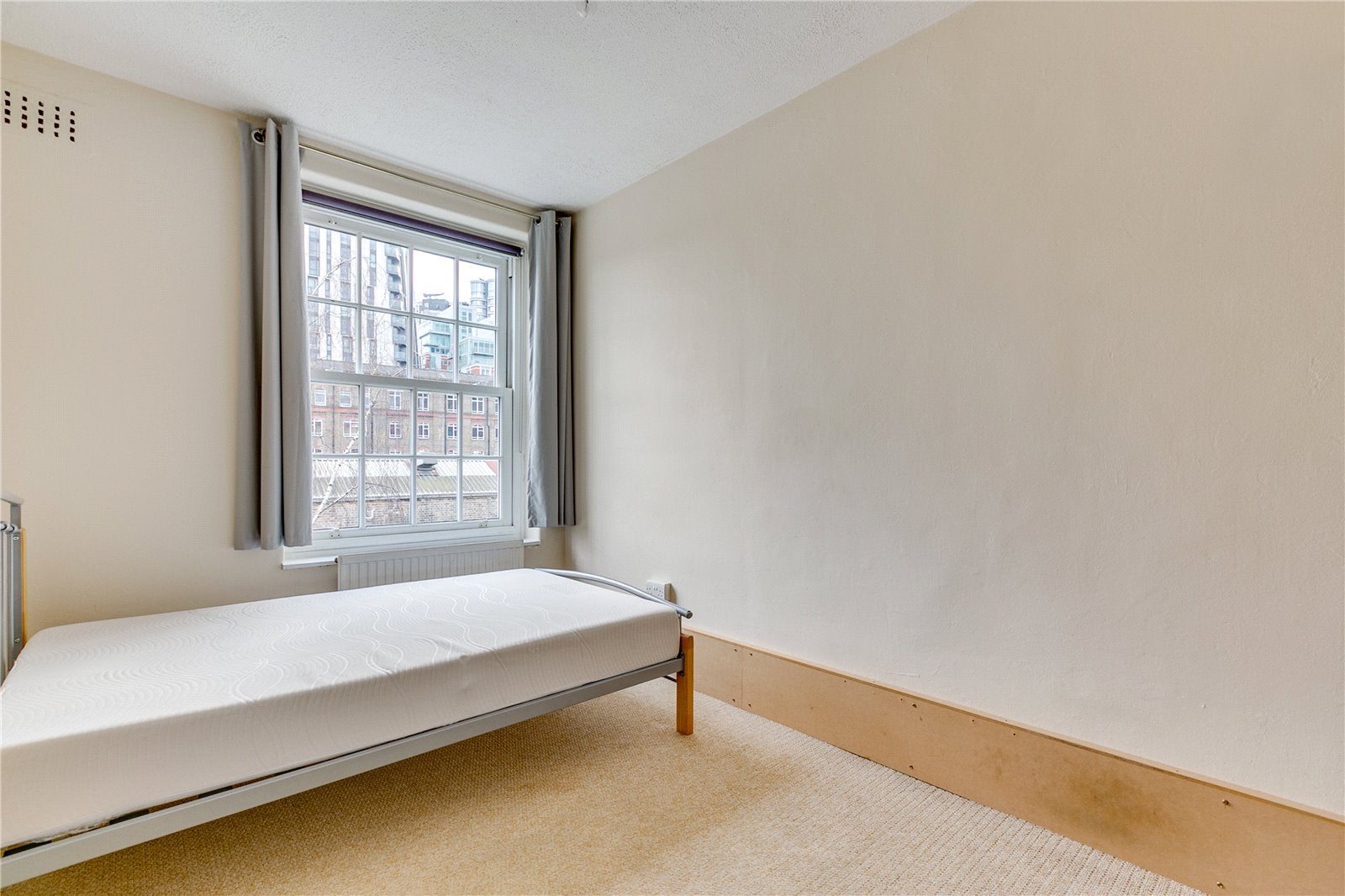 Flat Whitgift Street in Greater London