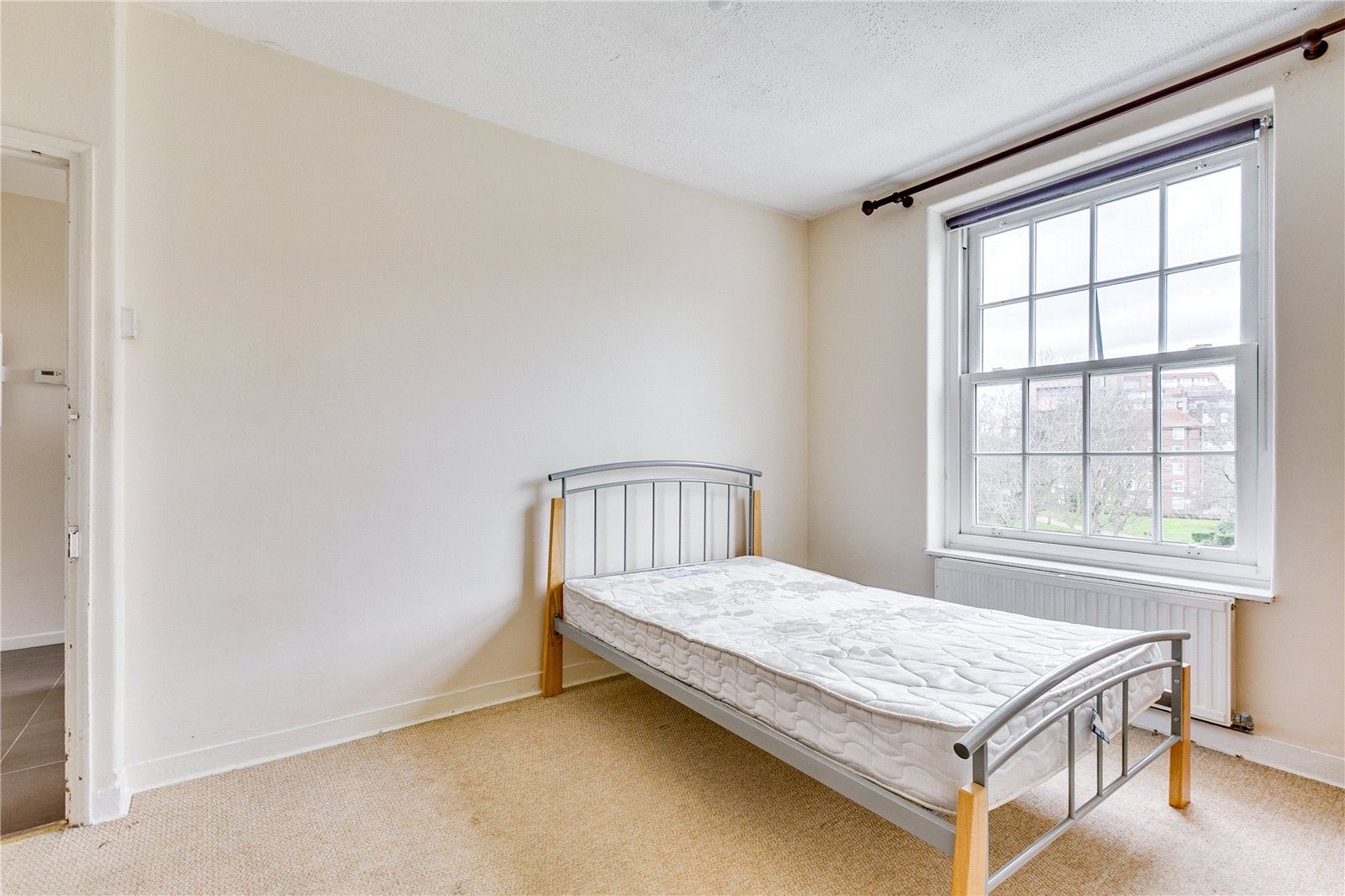 Flat Whitgift Street in Greater London