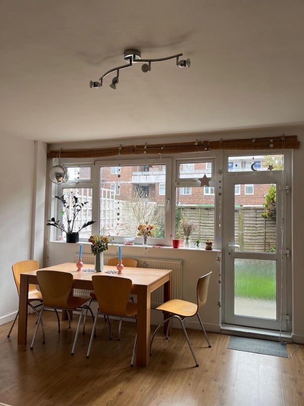 Flat Weymouth Terrace in Greater London