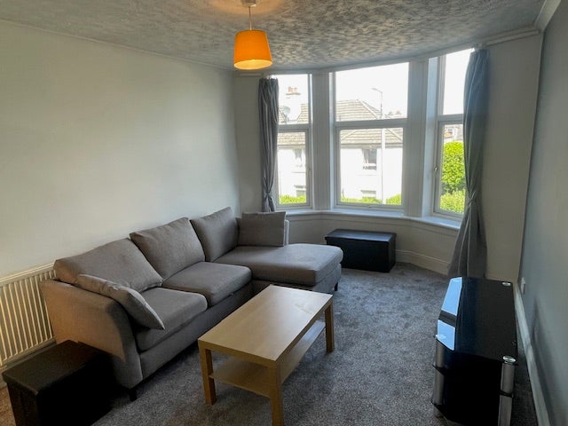Flat Barlogan Avenue in Glasgow