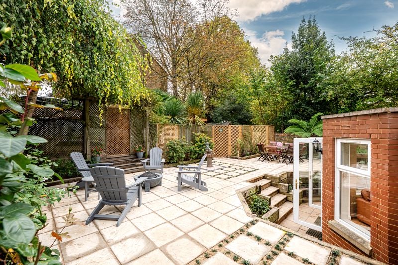 Flat Canfield Gardens in Greater London