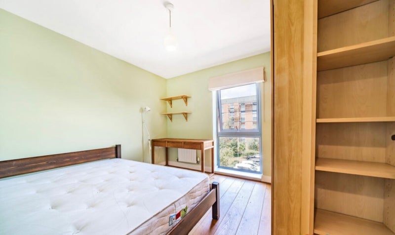 Room St George's Grove in Greater London