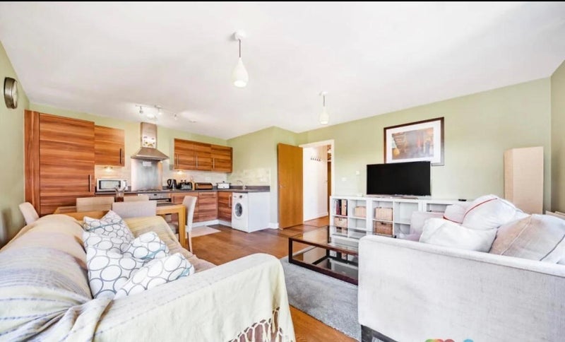 Room St George's Grove in Greater London