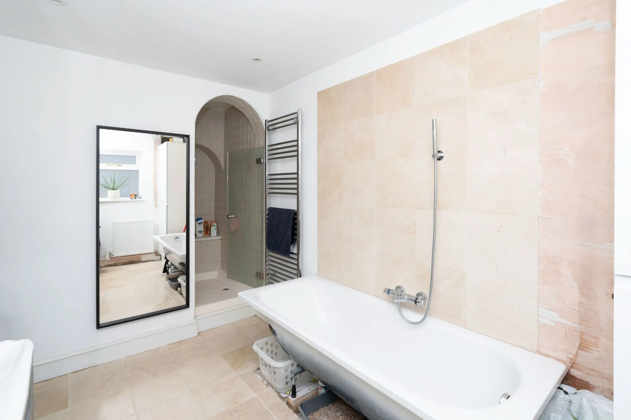 Room Leavesden Road in Watford