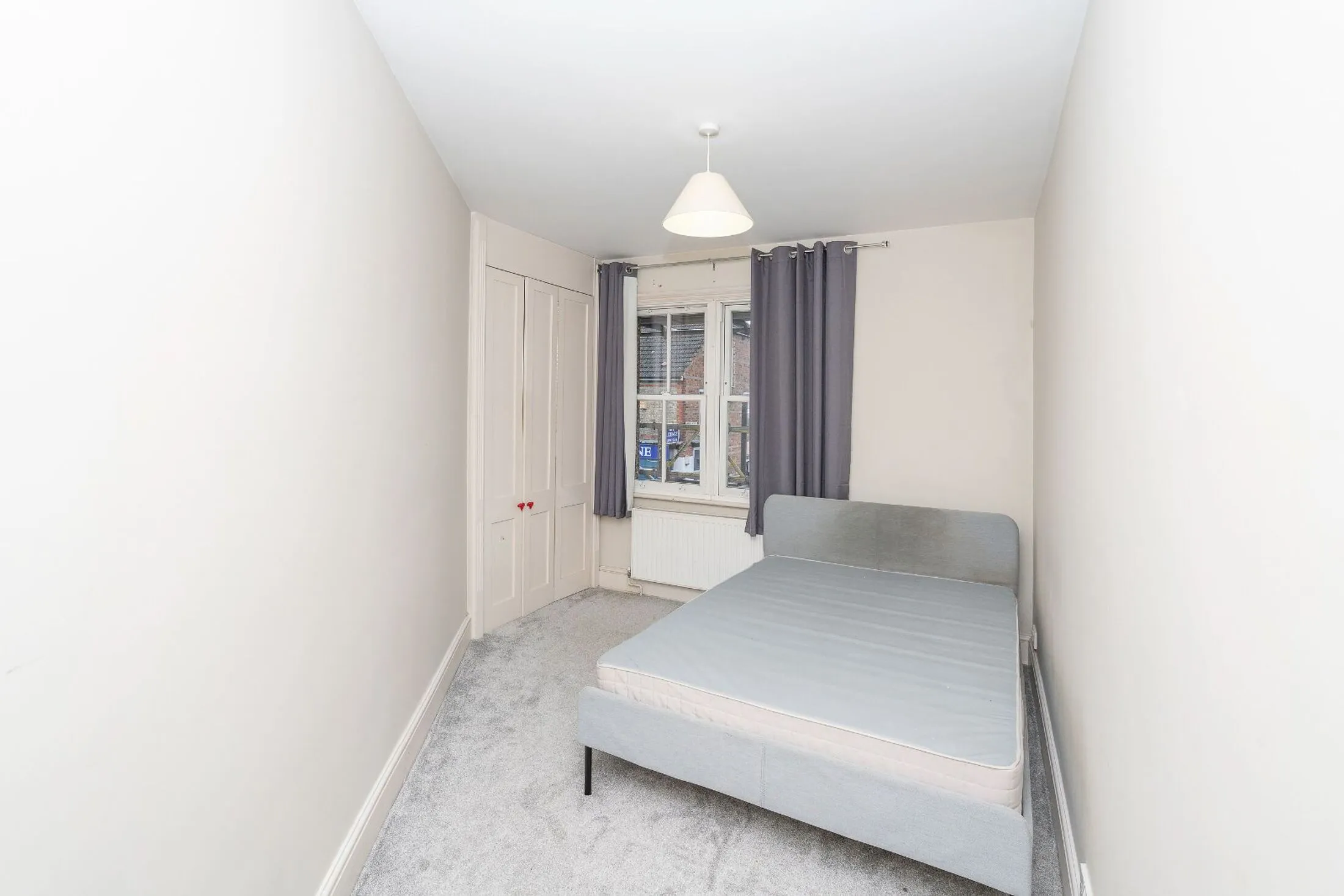 Room Leavesden Road in Watford