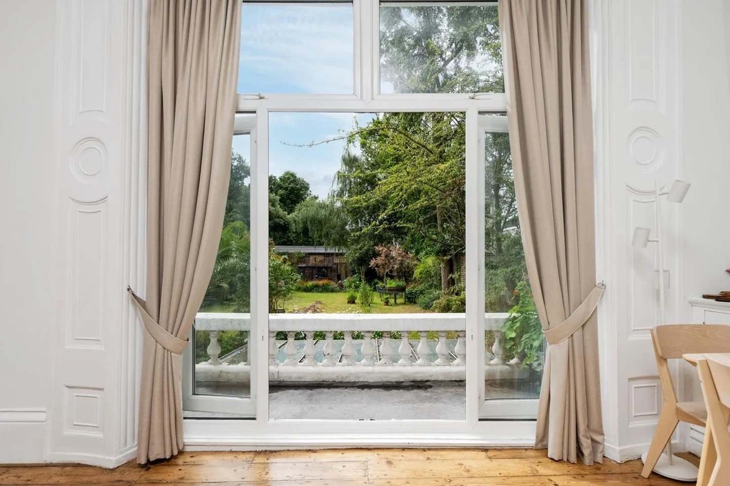 Flat Larkhall Rise in Greater London