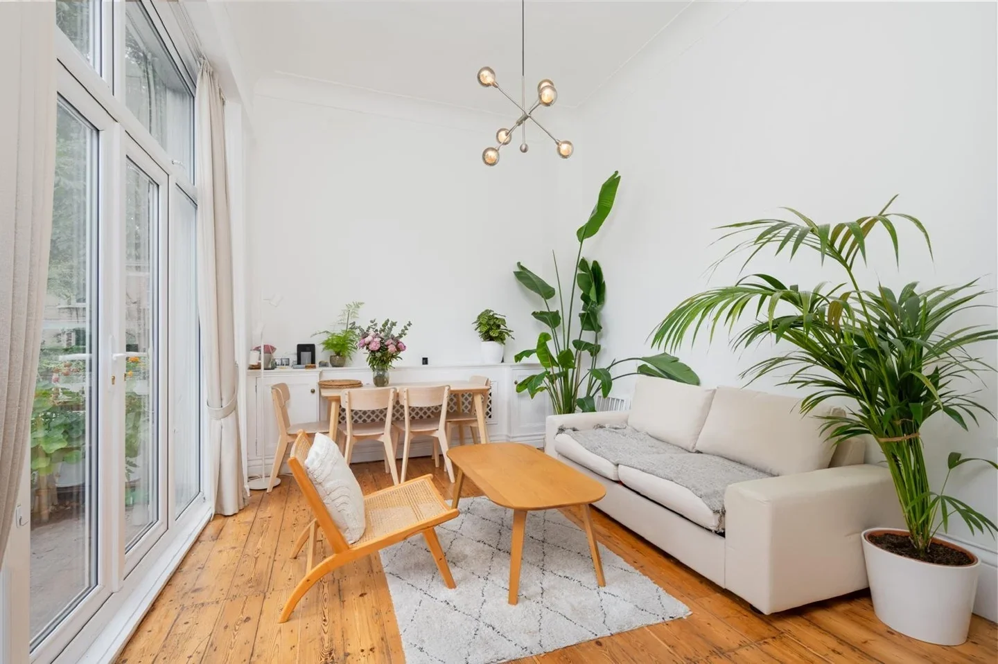 Flat Larkhall Rise in Greater London