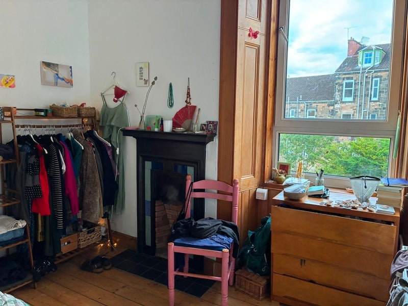 Room Hampden Lane in Glasgow