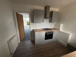 Flat Cheriton Road in Folkestone and Hythe District