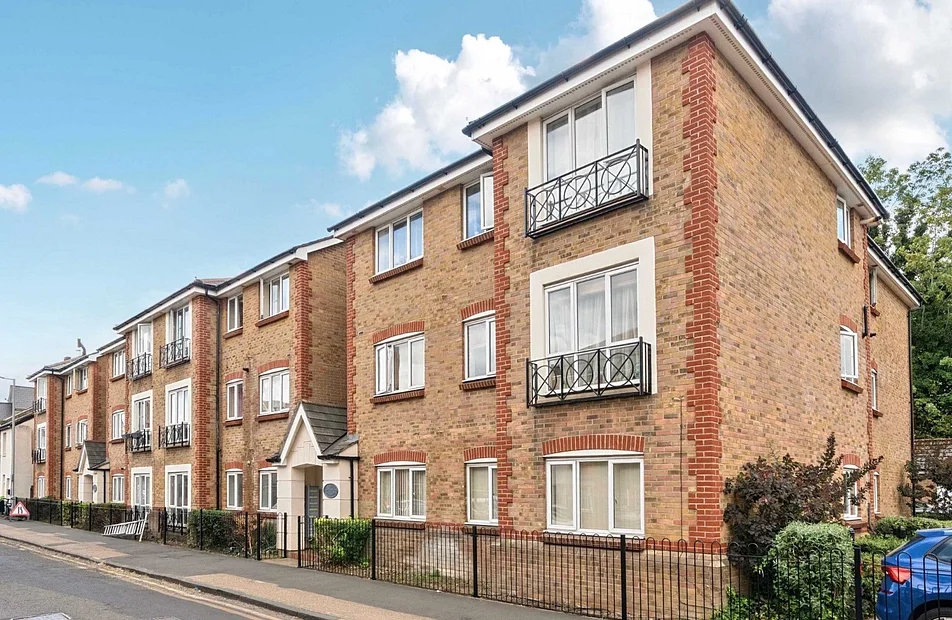Flat Queen Elizabeth Road in Greater London