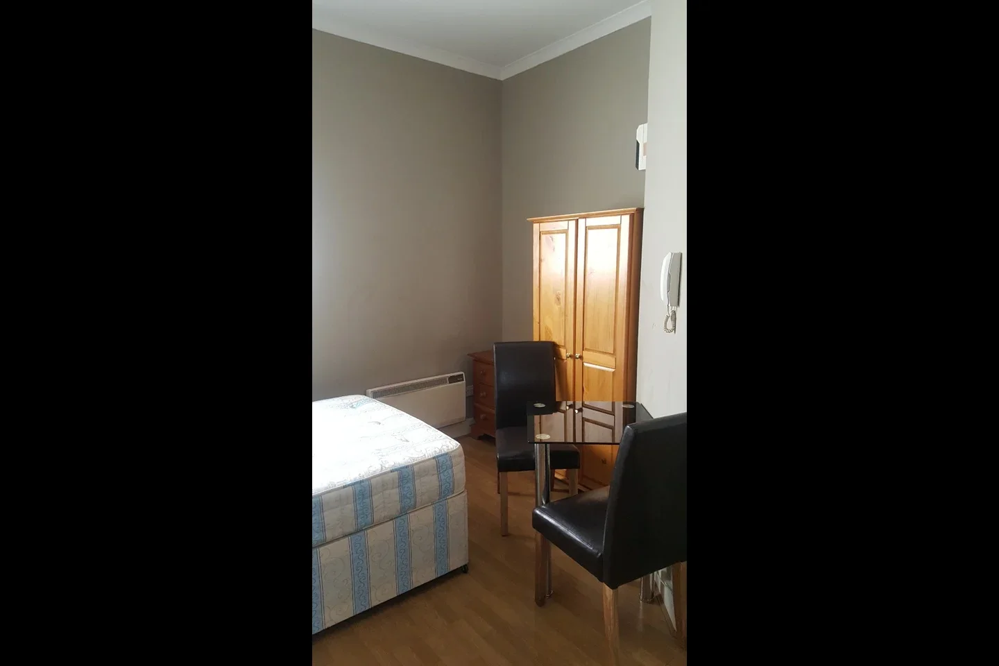 Room Hogarth Road in Greater London