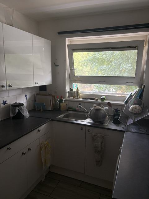 Room Field Road in Greater London