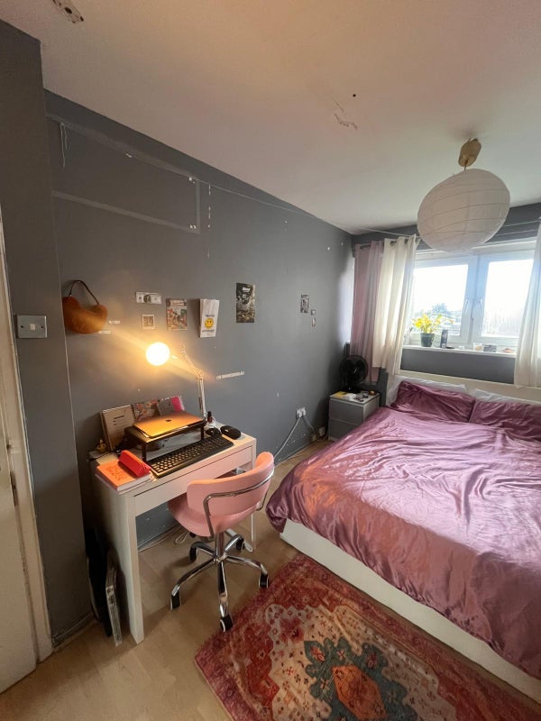Room Field Road in Greater London