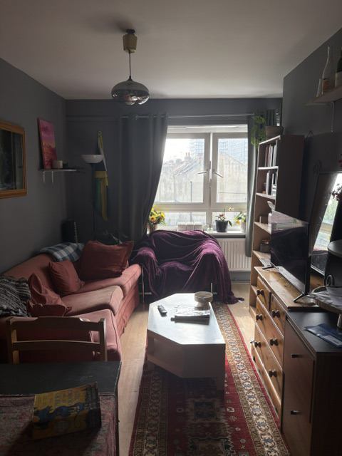 Room Field Road in Greater London