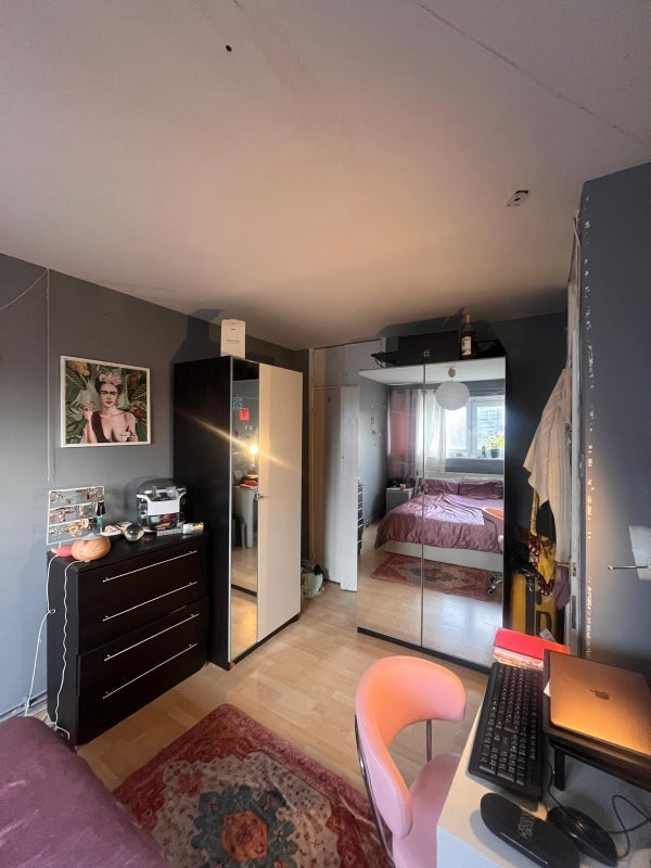 Room Field Road in Greater London