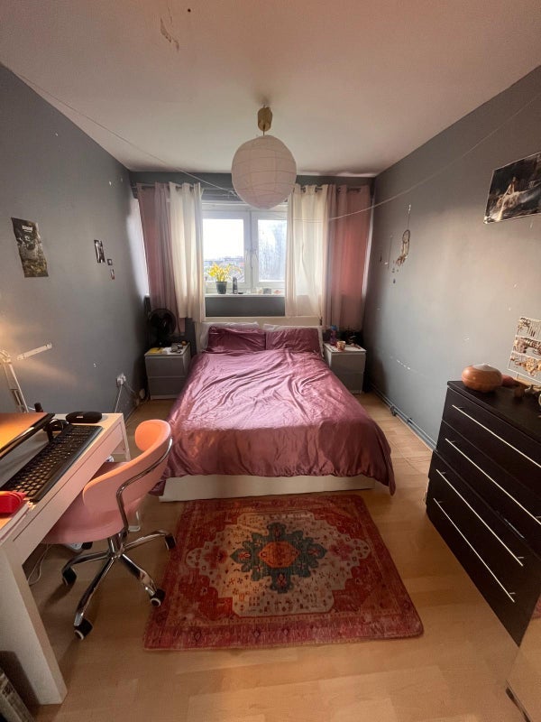 Room Field Road in Greater London