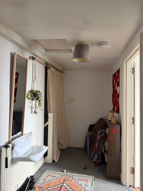 Room South Grove in Greater London