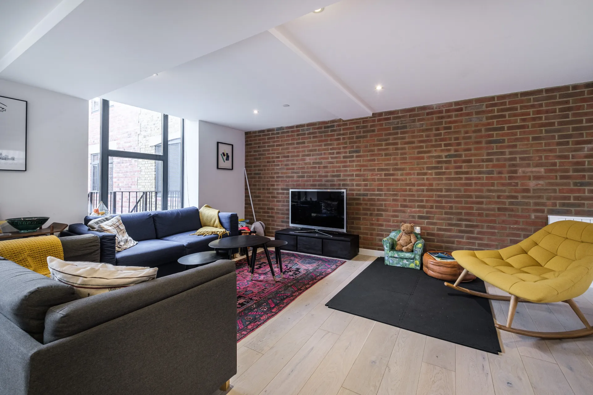 Flat St James's Road in Greater London