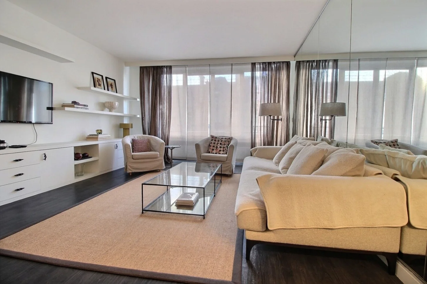 Flat Avenue Foch in Paris