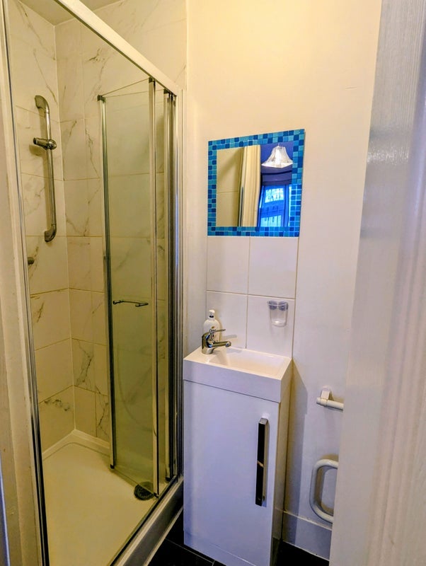 Room Cottesbrooke Close in Slough