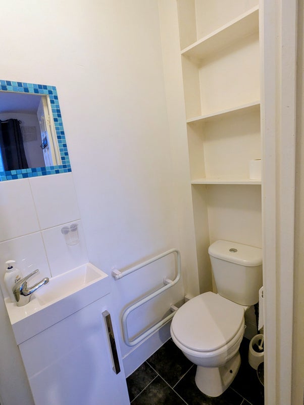 Room Cottesbrooke Close in Slough