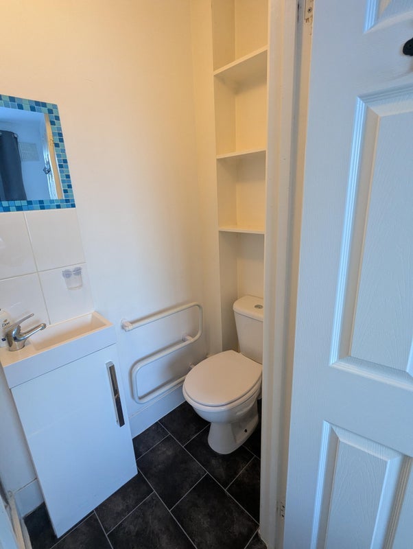 Room Cottesbrooke Close in Slough