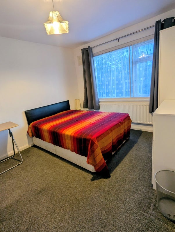 Room Cottesbrooke Close in Slough