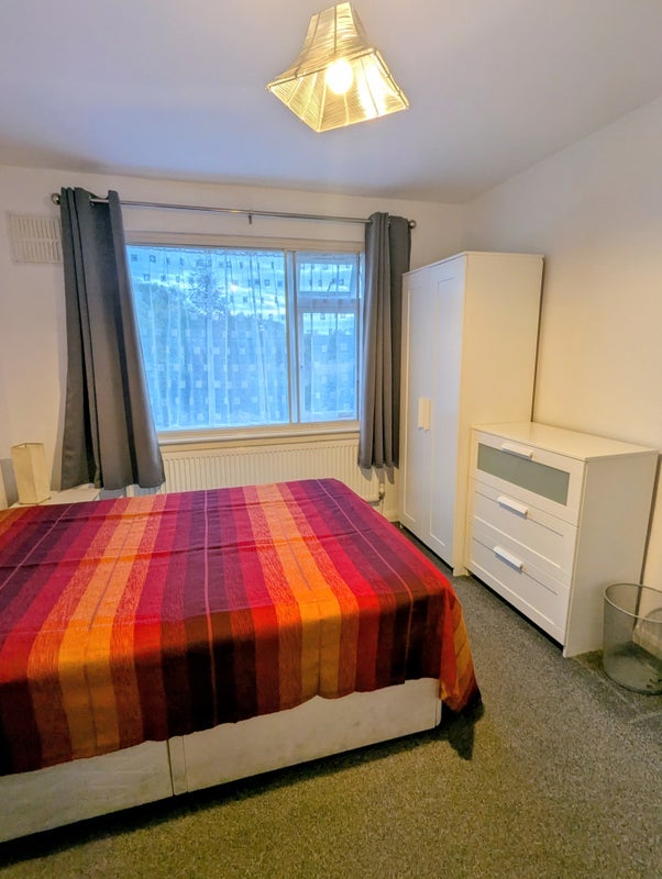 Room Cottesbrooke Close in Slough