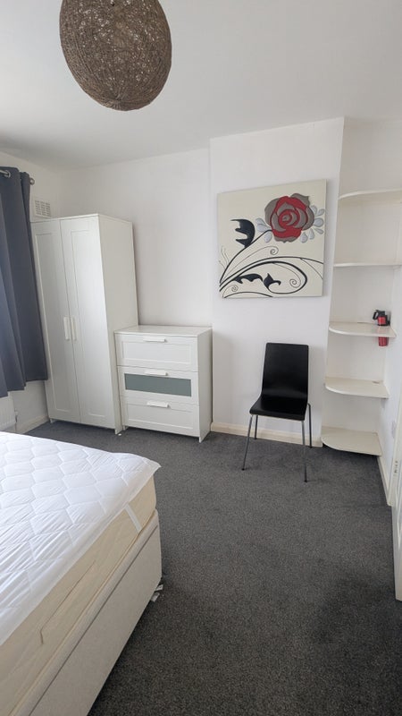 Room Cottesbrooke Close in Slough
