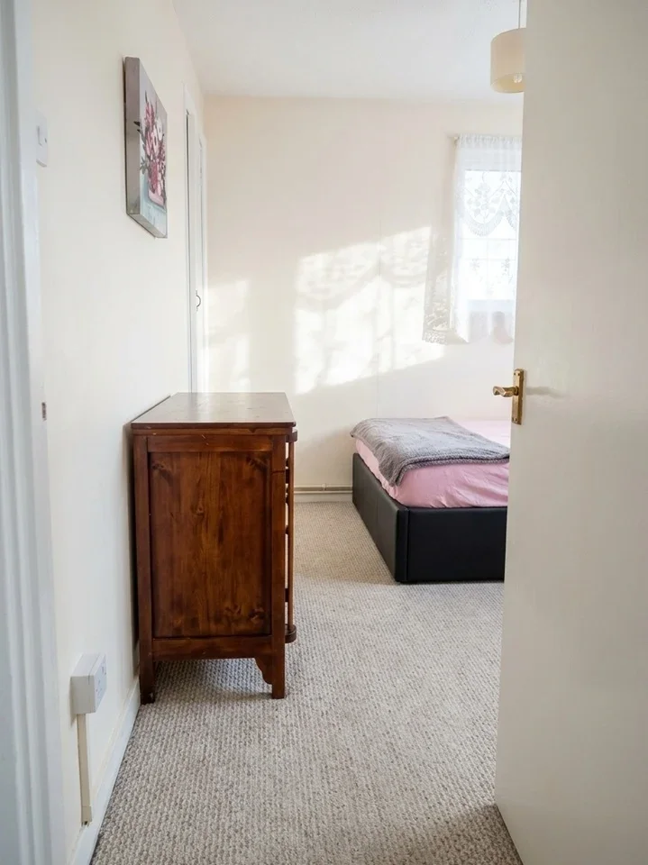 Room Bevan Road in Greater London