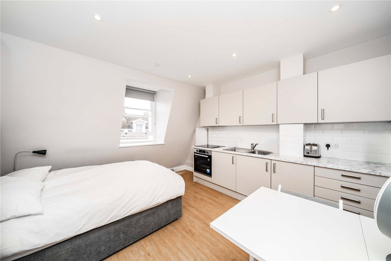 Flat Glendower Place in Greater London