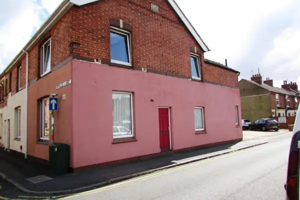 Flat Crown Street in Kettering