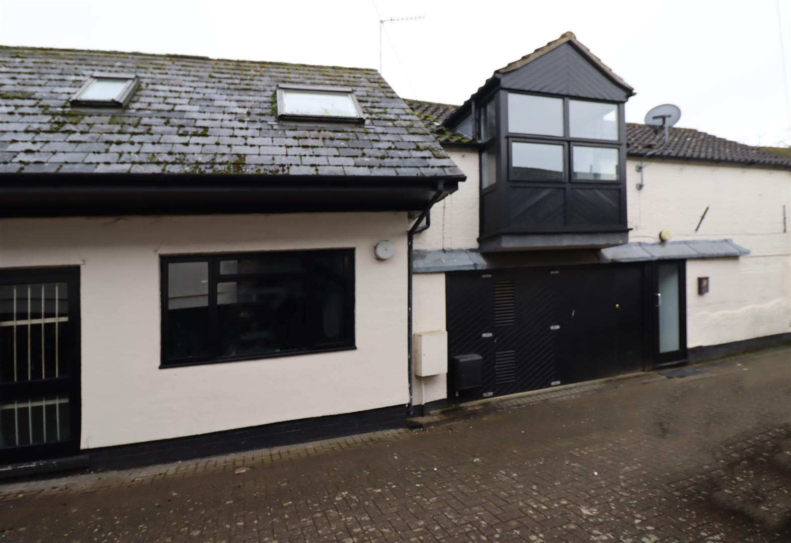 Flat West End Mews in Ely