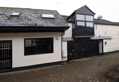 Flat West End Mews in Ely