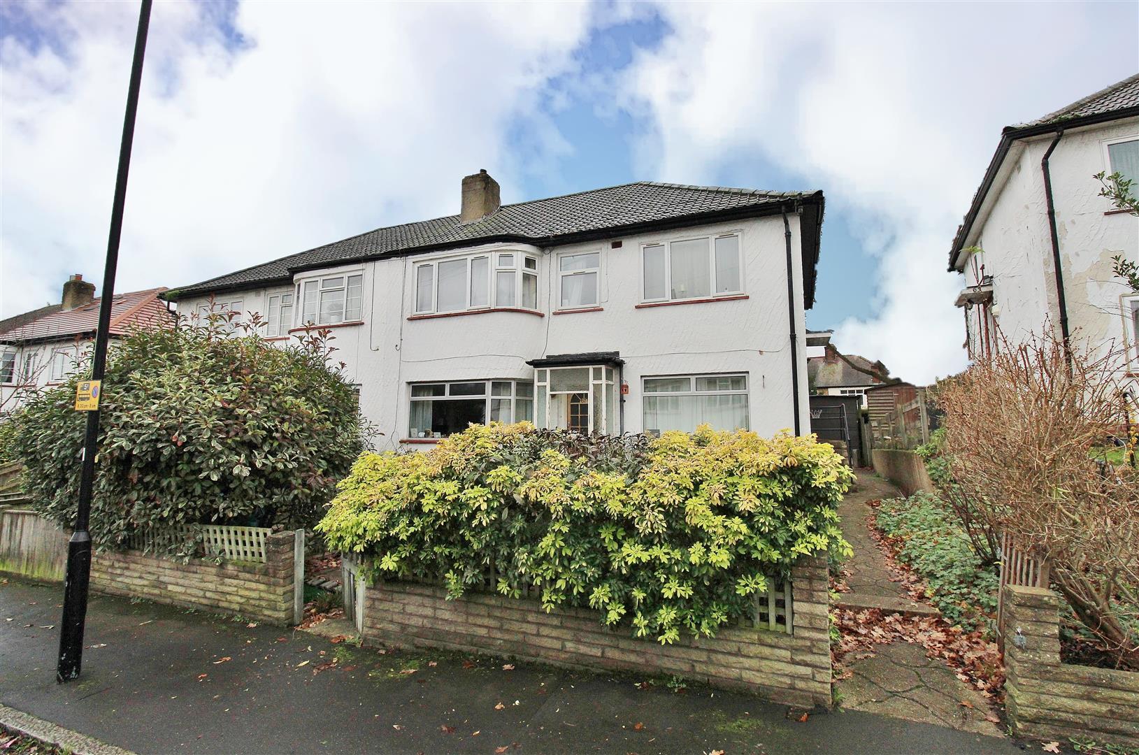 Flat Redesdale Gardens in Greater London