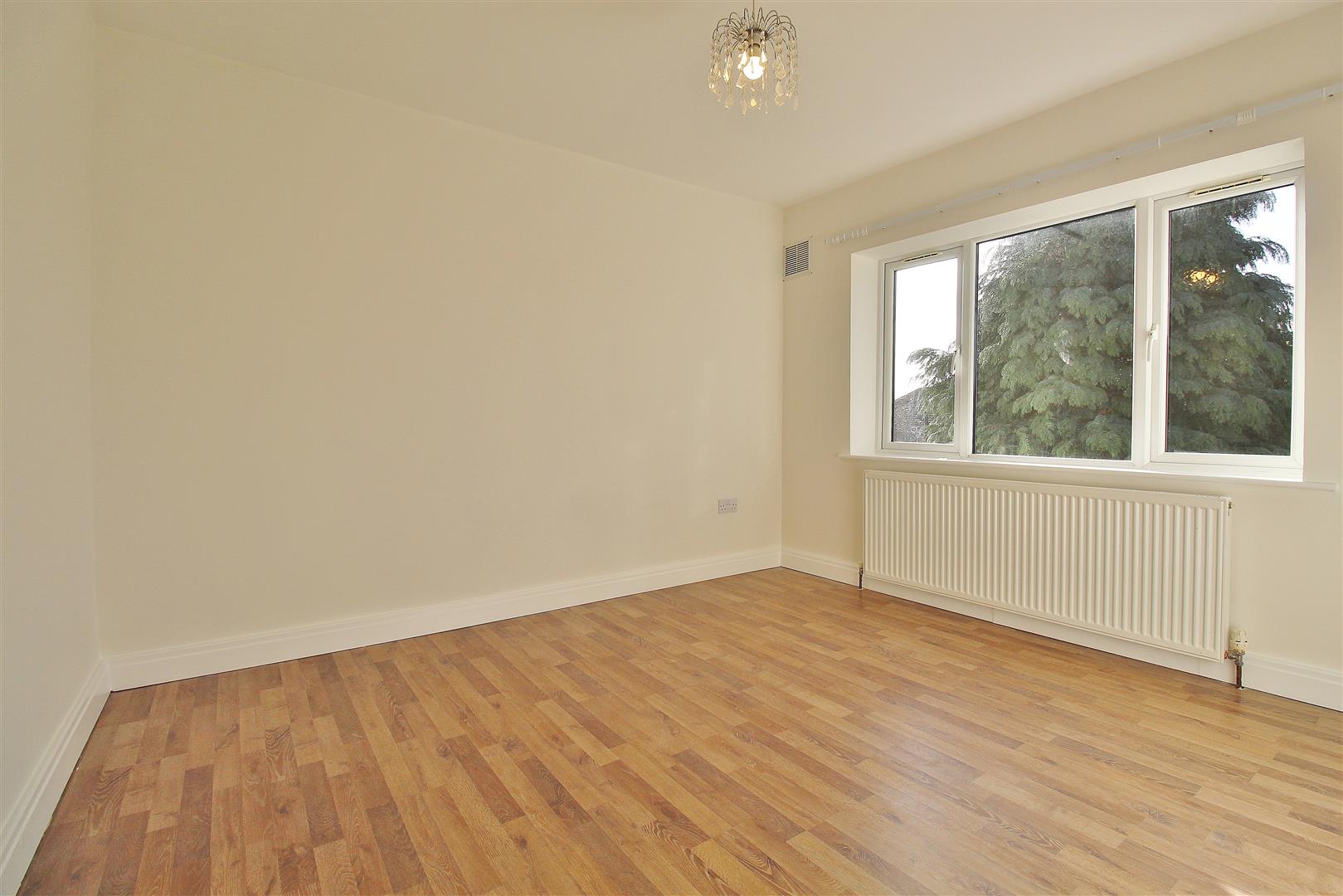 Flat Redesdale Gardens in Greater London
