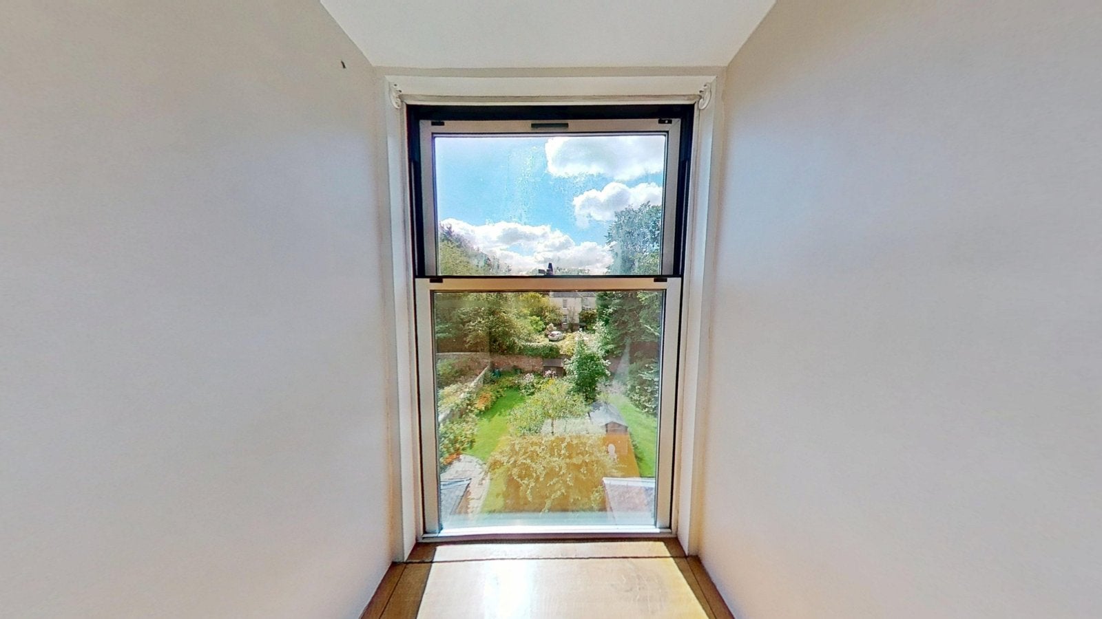 Flat Strathearn Place in City of Edinburgh