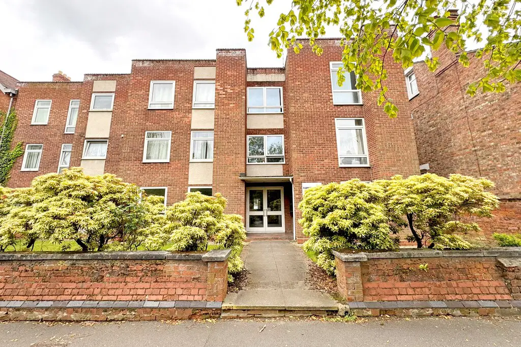 Flat Clifton Road in Rugby