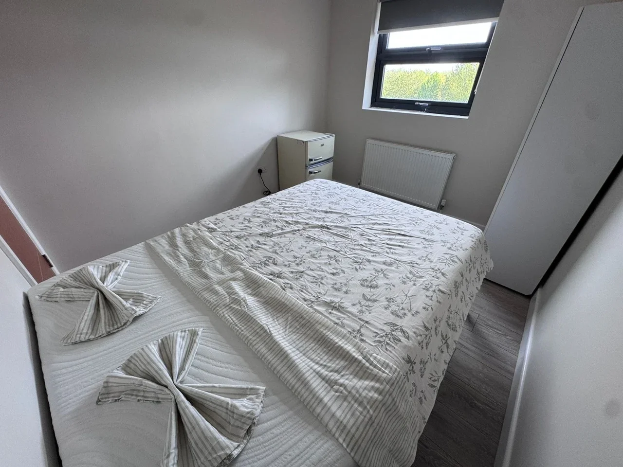 Room Marsh Lane in Greater London